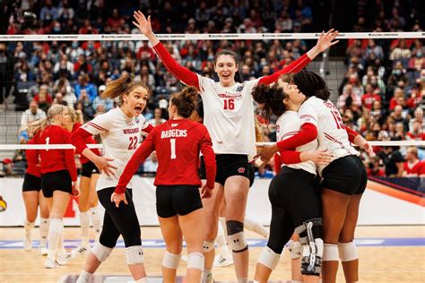 wisconsin volleyball leaked photos|University of Wisconsin police investigating after private photos。